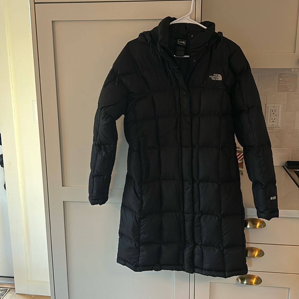 The North Face women’s m black long down puff jacket 600